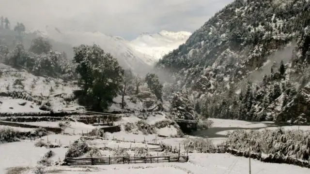 उत्तरकाशीच्या धराली गावाचा हा जुना फोटो