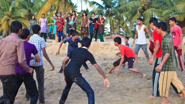 'जब तक माता-पिता बच्चों को समय नहीं देंगे या उन्हें रचनात्मक तरीकों से व्यस्त रखना नहीं सीखेंगे, तब तक कोई फ़ायदा नहीं होगा'