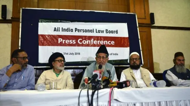 முஸ்லிம்களுக்கென்று தனிச்சட்டம் எப்படி 