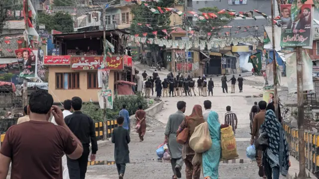 मुजफ्फरबाद में पुलिस और सुरक्षा कर्मियों की तैनाती (31 जुलाई, 2026)
