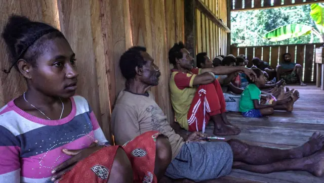 Kampung Omon, orang asli Papua