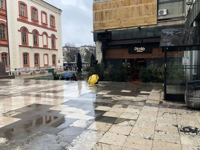 Plato ispred Filozofskog fakulteta