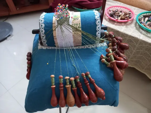 බීරළු යනු බොබින් ලේස් වර්ගයකි.