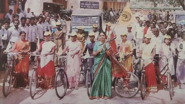 మహిళలు, విద్య, సైకిల్, జాతీయ అక్షరాస్యతా మిషన్‌