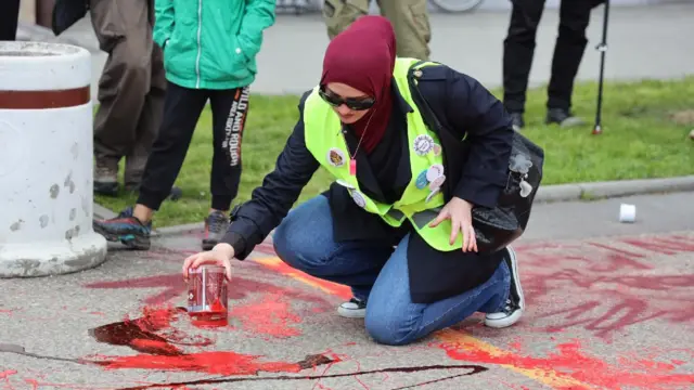 Novi Pazar policija crvena farba i poruke Krivi ste