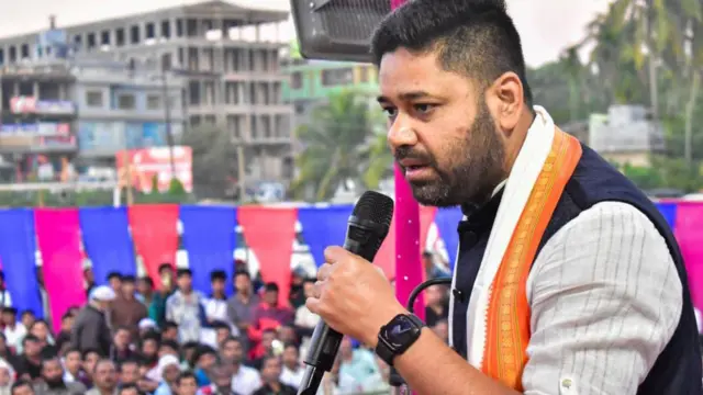 राज्य की क्षेत्रीय पार्टी असम जातीय परिषद के अध्यक्ष लुरिनज्योति गोगोई एक कार्यक्रम को संबोधित करते हुए