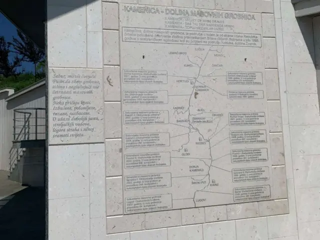 карта массовых захоронений на памятнике погибшим боснийцам