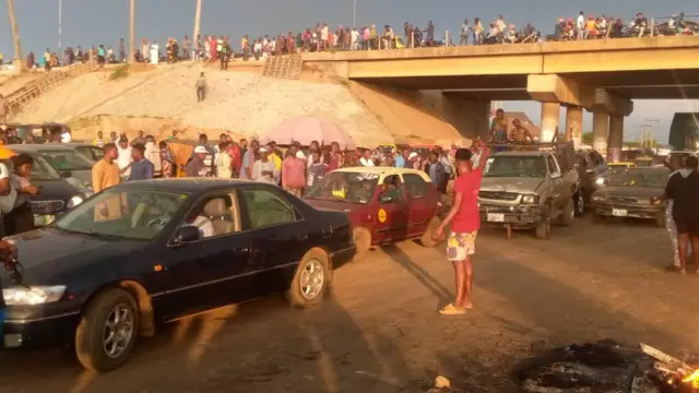 Aworan bi wọn ṣe dana sun awọn afurasi naa