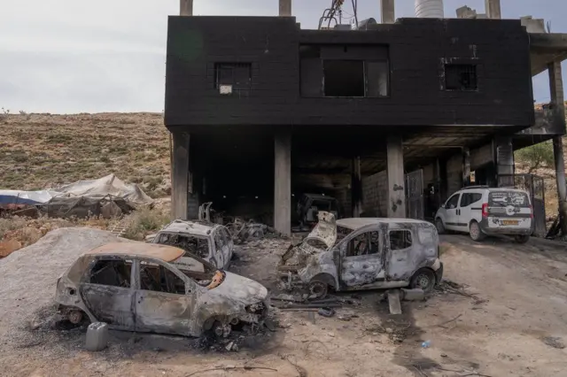 شهرک‌نشینان گاراژ و خانه محمد ابو علیا را در دو حمله جداگانه در آن آخر هفته آتش زدند