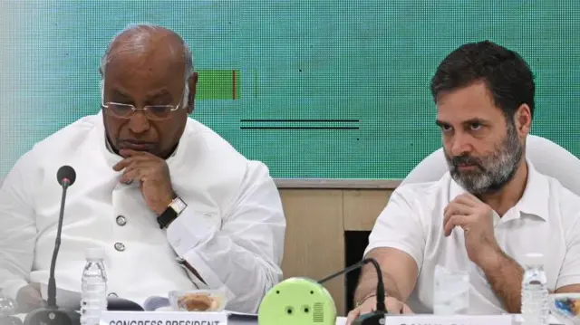 राहुल गांधी और खड़गे