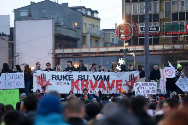 Protesti u Srbiji: Stala Slavija u Beogradu, blokada i u Nišu - BBC News na  srpskom