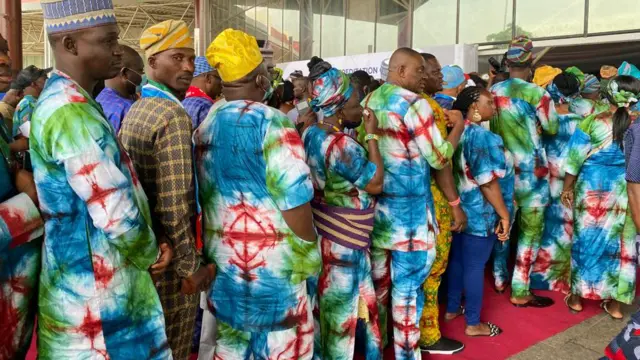 Ndị delegate ebe ha kwụ n'ahịrị idebanye aha ha n'usoro accreditation 