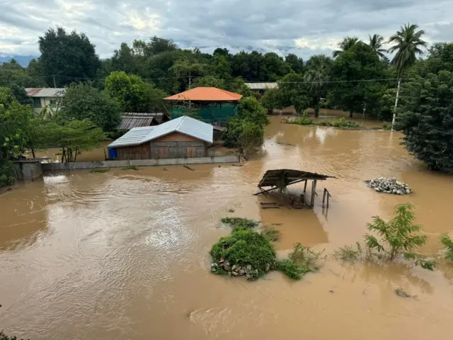လင်းခေးမြို့နယ်၊ဝမ်ဟတ်တိုက်နယ်၊နားကုန်းရွာ ရေ တက်နေတဲ့ အခြေအနေ 