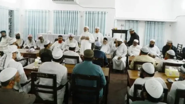 জামায়াতের আমির শফিকুুর রহমান সম্প্রতি ইসলামপন্থি বিভিন্ন দলের নেতাদের সঙ্গে বৈঠক করেন