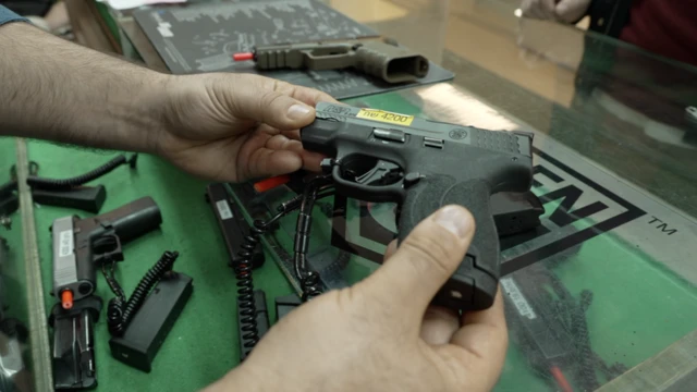 Israa'el keessatti kanneen eeyyama meeshaa waraanaa qaban dhibbeentaa lama qofa turan, amma garuu fedhiin jiru dachaa oliin dabaleera