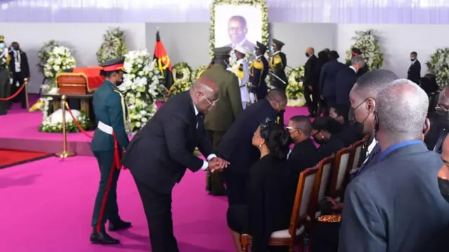 Perezida Tshisekedi ni umwe mu bategetsi bitabiriye iyi mihango i Luanda