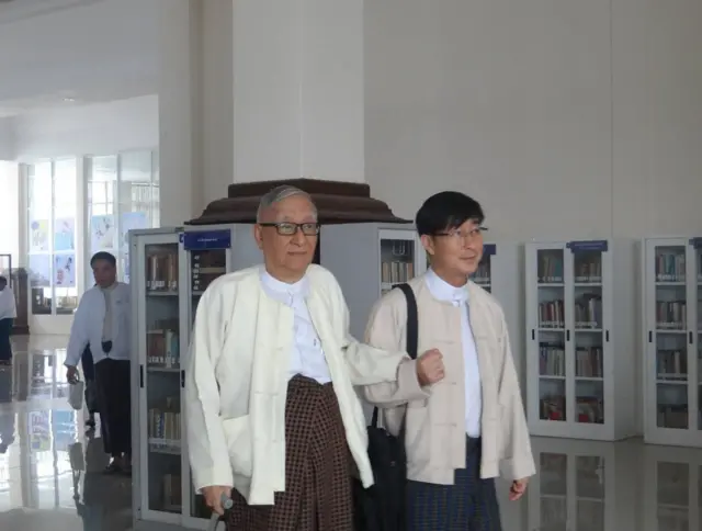 သားဖြစ်သူ ဒေါက်တာသန့်သော်ကောင်းနဲ့အတူ