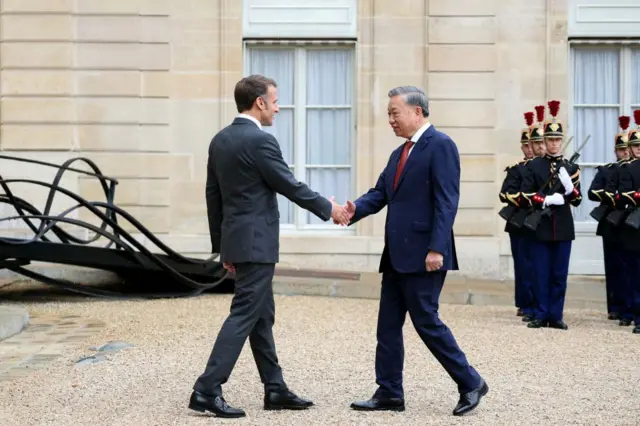 Tổng thống Pháp Emmanuel Macron đón Tổng Bí thư, Chủ tịch nước Tô Lâm tại Điện Élysée vào ngày 7/10