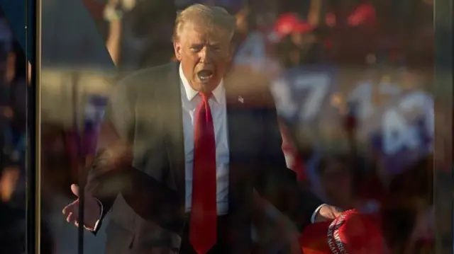 ዕጩው ፕሬዝደንት ዶናልድ ትራምፕ 