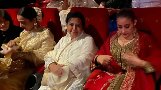 रेखासँग मनीषा