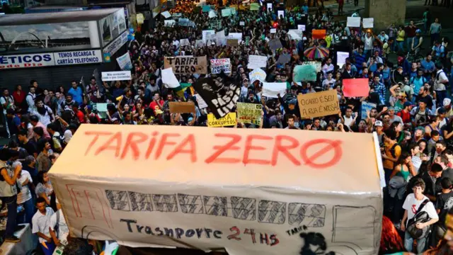 Ônibusslot machine cashpapelão com a inscrição 'Tarifa Zero', durante os protestosslot machine cashjunhoslot machine cash2013