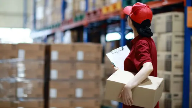 Ilustrasi pengiriman paket belanja online