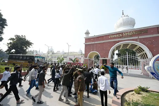 प्रकरण पोहोचलं सर्वोच्च न्यायालयात