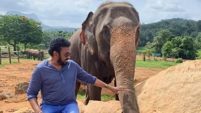 ඔහු වසර එක හමාරකට ආසන්න කාලයක් ජාතික රෝහලේ දැඩි සත්කාර ඒකකයේ ප්‍රතිකාර ලබමින් සිටියේ ය.