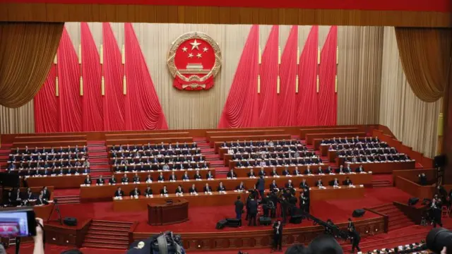 El Partido Comunista Chino expulsa a generales de alto rango del ejército en una amplia purga militar - BBC News Mundo