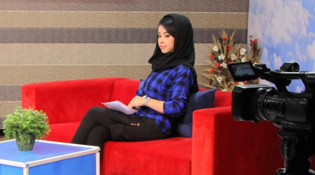 مجری زن در تلویزیون افغانستان 