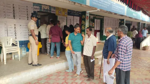 ஈரோடு கிழக்கு இடைத்தேர்தல் வாக்குப்பதிவு தொடங்கியது