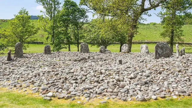 Pedrasbet estrelacírculo marcando um local funerário