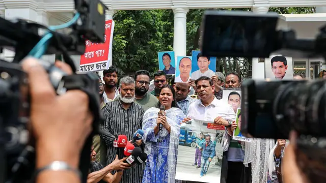 বিভিন্ন বাহিনীর অভিযুক্ত কর্মকর্তাদের গ্রেপ্তার ও বিচারের দাবিতে প্রতিবাদ সমাবেশের আয়োজন করে 'মায়ের ডাক' 