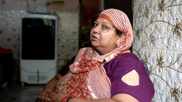 नेहा की मां