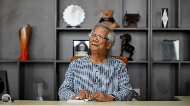 बीते साल शेख़ हसीना की सरकार गिरने के बाद नोबेल विजेता मोहम्मद यूनुस को बनाया गया बांग्लादेश की अंतरिम सरकार का प्रमुख