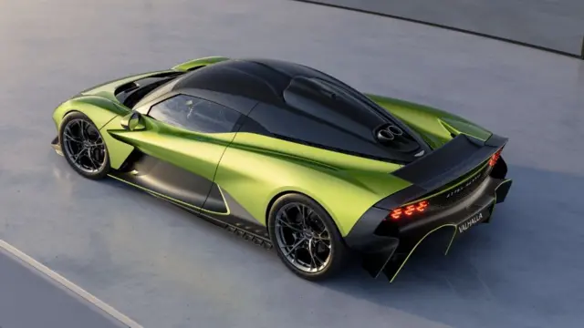 آستون مارتین والهالا توسط طراح ماشین‌های تیم فرمول یک ردبول طراحی شده است