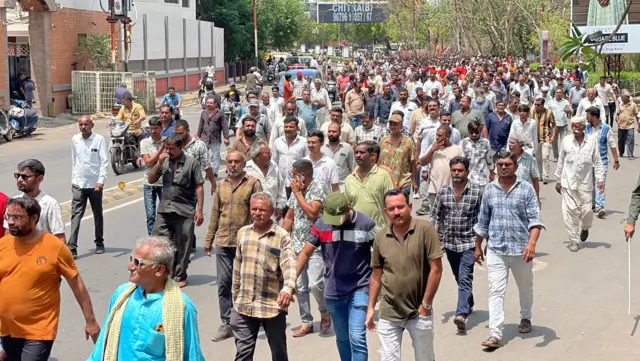 ગોંડલ હિંસા, અલ્પેશ કથીરિયા, જિગીષા પટેલ, મેહુલ બોઘરા, ગણેશ ગોંડલ જાડેજા, ગીતાબા જયરાજસિંહ જાડેજા, પાટીદાર વિરુદ્ધ ક્ષત્રિય હિંસા ઇતિહાસ, બીબીસી ગુજરાતી, બીબીસી ન્યૂઝ ગુજરાતી, અમિત ખૂંટ, અનિરુદ્ધસિંહ જાડેજા