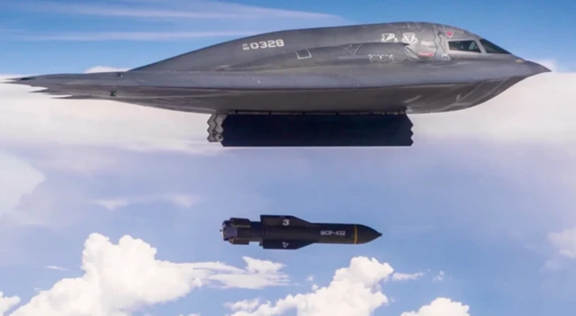 GBU-57-ni daşıyan B-2 Spirit təyyarəsi