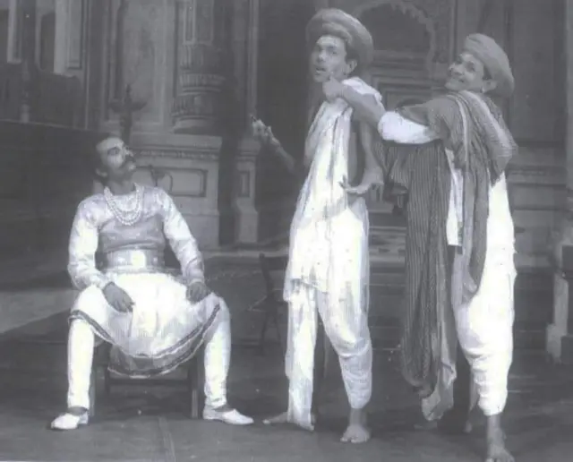 दादू इंदुरीकर यांच्या गाढवाच लग्न या लोकनाट्याचे दुर्मिळ छायाचित्र