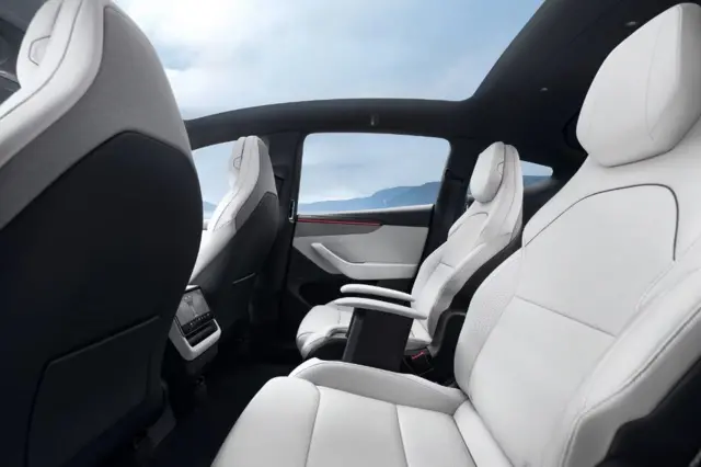 دسته صندلی ردیف دوم برقی است