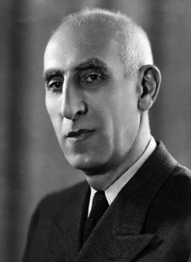 1950 کی دہائی میں محمد مصق ایران کے وزیرِ اعظم بنے
