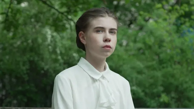 "Я не живу чуже життя". Дівчина, схожа на Лесю Українку, про театр, хейт і еротичну літературу - BBC News Україна (1) "Я не живу чуже життя". Дівчина, схожа на Лесю Українку, про театр, хейт і еротичну літературу - BBC News Україна (1)