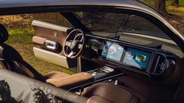 اسمارت #5 هوش مصنوعی دارد که با سرنشینان گفتگو می‌کند