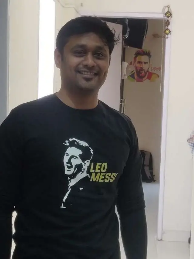 वाहतूक कोंडी नवी नाही. पण पाऊस पडला की ट्रॅफिक जवळपास हलेनासं होतं, असं संकेत कुलकर्णी सांगतात.