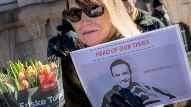 ผู้สนับสนุน อเล็กเซ นาวาลนี เชื่อว่า เขาถูกทางการรัสเซียสังหาร