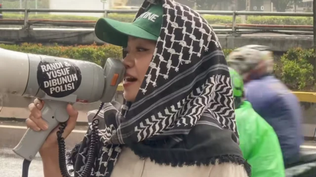 Fathia Izzati dalam salah satu aksi dukungan terhadap Palestina di Jakarta.