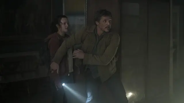 Ellie e Joel, personagens principais da série da HBO