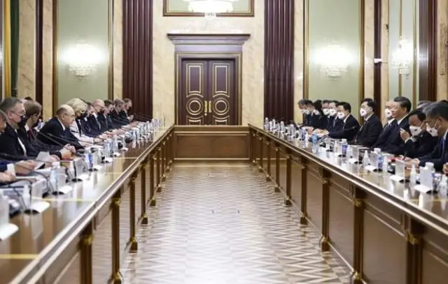 রুশ প্রধানমন্ত্রী মিখাইল মিশুস্তিন ও তার প্রতিনিধিদের সঙ্গে গ্র্যান্ড হলে বৈঠক করেছেন শি জিনপিং