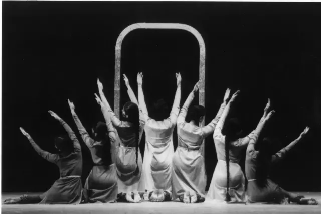 કુમુદીની બહેન લાખિયાનું અવસાન વ્યક્તિ પરિચ, કુમુદીની બહેન કુમી બહેનનું કથકક્ષેત્રે પ્રદાન, બીરજુ મહારાજ, શંભુ મહારાજ, કથક અને ભરતનાટ્યમ્, કદમ્બ સેન્ટર ફોર ડાન્સ એન્ડ મ્યુઝિક, ઇશિરા પરીખ, મૌલિક શાહ, બીબીસી ગુજરાતી, બીબીસી ન્યૂઝ ગુજરાતી 