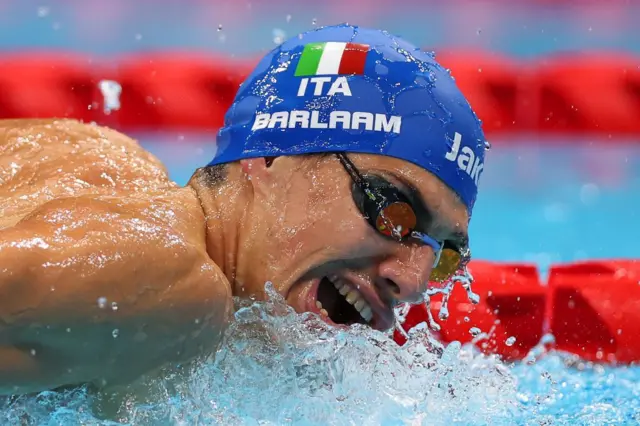 Simone Barlaam photographiée dans l'eau